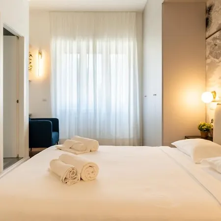 Luxury Jungle - Center * Milano